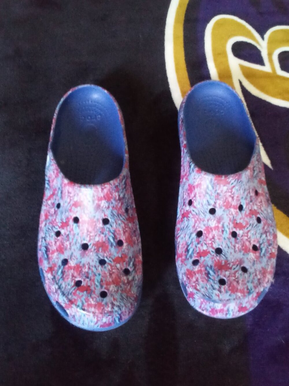 Crocs slide on
